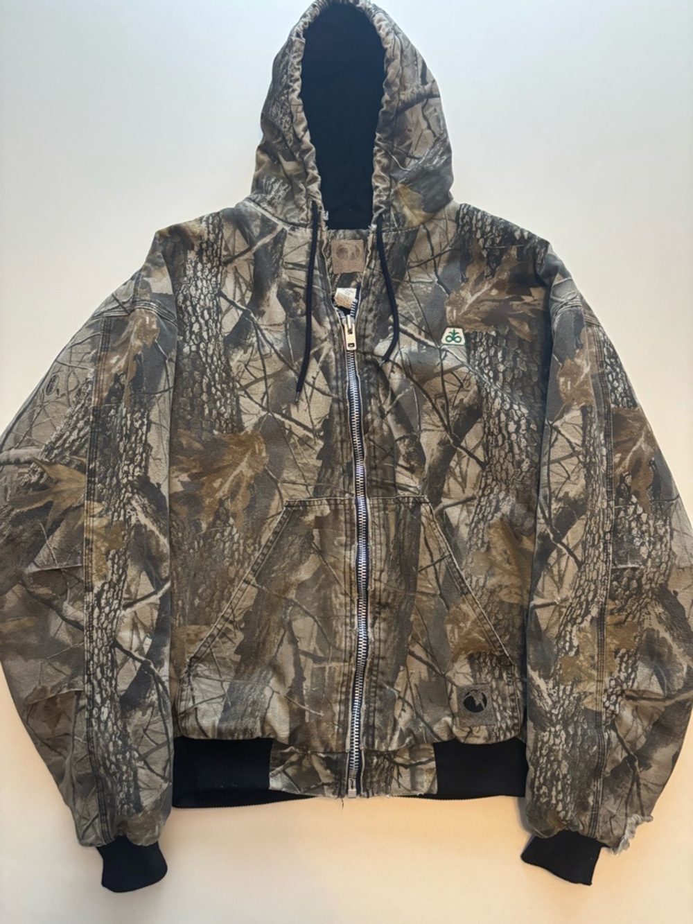 Vintage Mossy oak men’s real tree camo work denim jacket (repaired zipper)